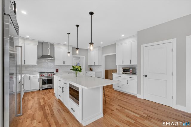 23 Stone Oak Drive, New Milford, CT 06776