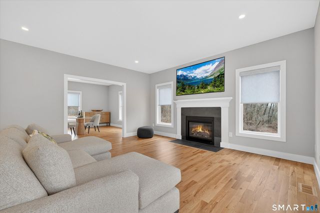 23 Stone Oak Drive, New Milford, CT 06776