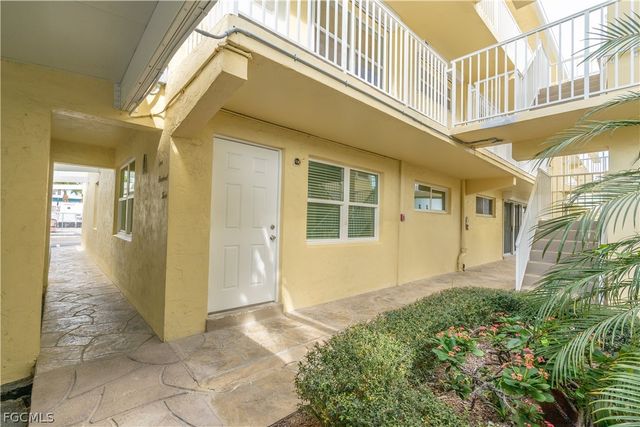 1100 8th AVE S 105A, Naples, FL 34102
