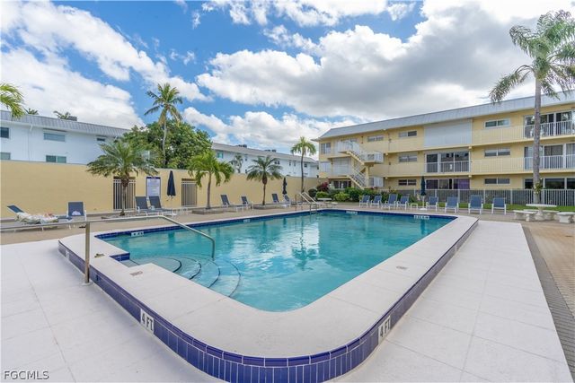 1100 8th AVE S 105A, Naples, FL 34102