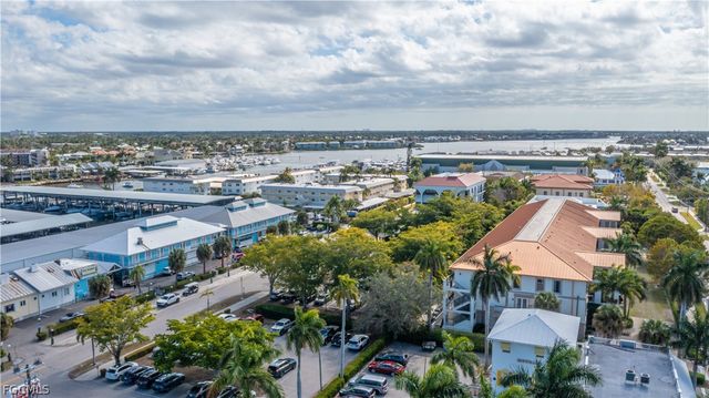 1100 8th AVE S 105A, Naples, FL 34102