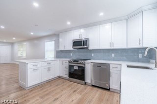 1100 8th AVE S 105A, Naples, FL 34102