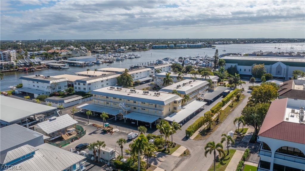 1100 8th AVE S 105A, Naples, FL 34102