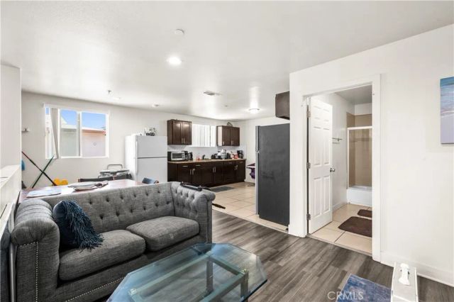 844 W 78th Street, Los Angeles, CA 90044