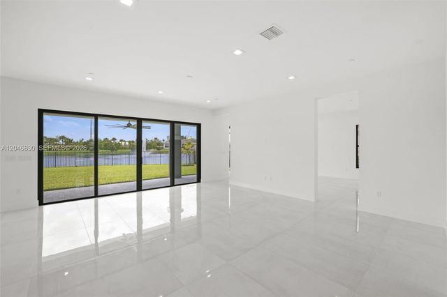 12866 Crane Xing, Palm Beach Gardens, FL 33412
