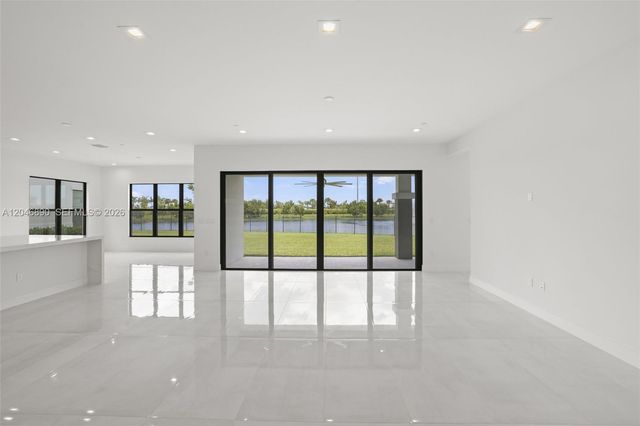 12866 Crane Xing, Palm Beach Gardens, FL 33412