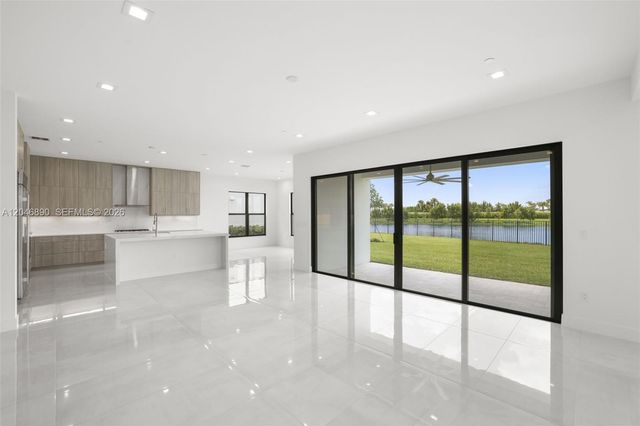 12866 Crane Xing, Palm Beach Gardens, FL 33412