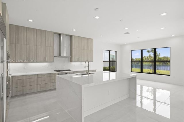 12866 Crane Xing, Palm Beach Gardens, FL 33412