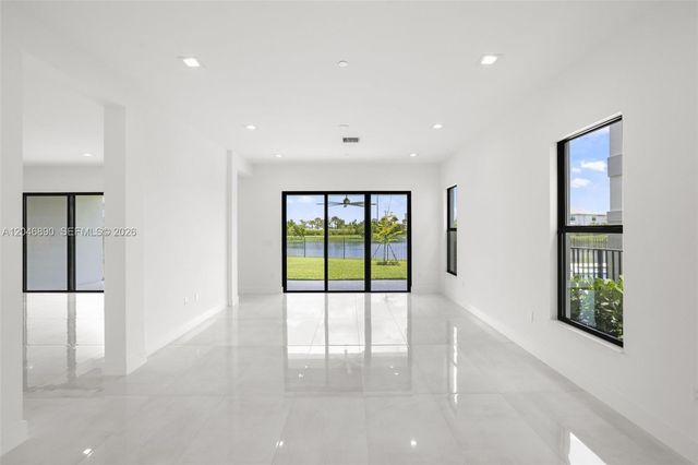12866 Crane Xing, Palm Beach Gardens, FL 33412