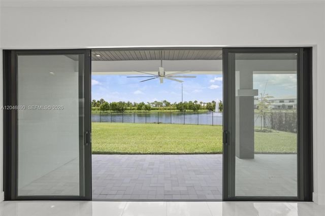 12866 Crane Xing, Palm Beach Gardens, FL 33412