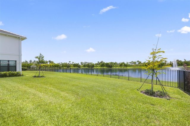 12866 Crane Xing, Palm Beach Gardens, FL 33412