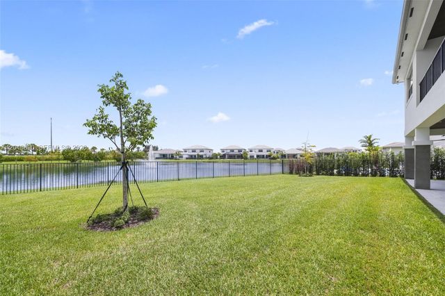 12866 Crane Xing, Palm Beach Gardens, FL 33412