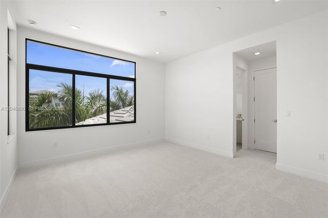 12866 Crane Xing, Palm Beach Gardens, FL 33412