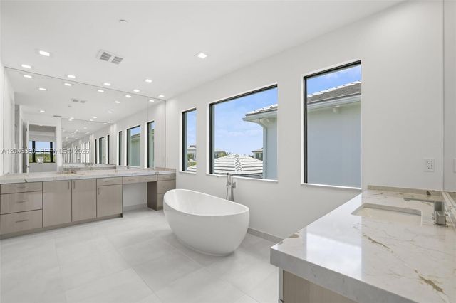 12866 Crane Xing, Palm Beach Gardens, FL 33412