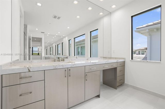 12866 Crane Xing, Palm Beach Gardens, FL 33412