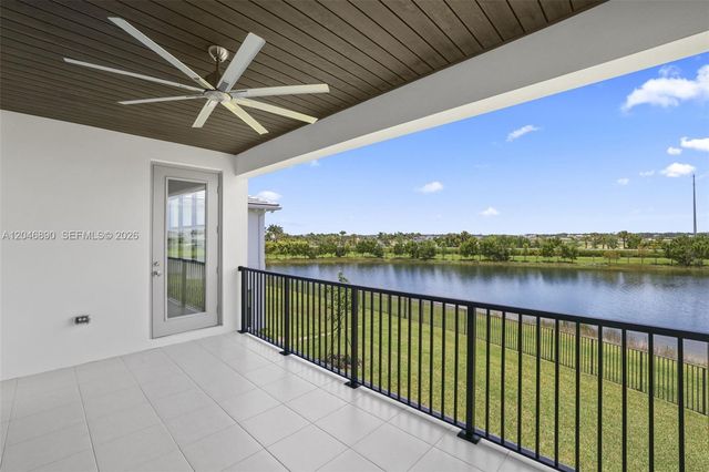 12866 Crane Xing, Palm Beach Gardens, FL 33412