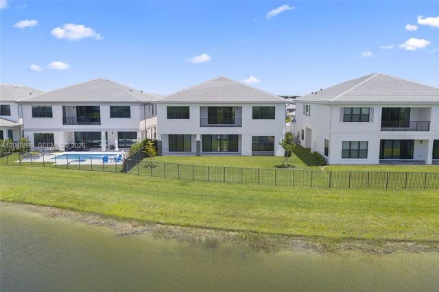 12866 Crane Xing, Palm Beach Gardens, FL 33412