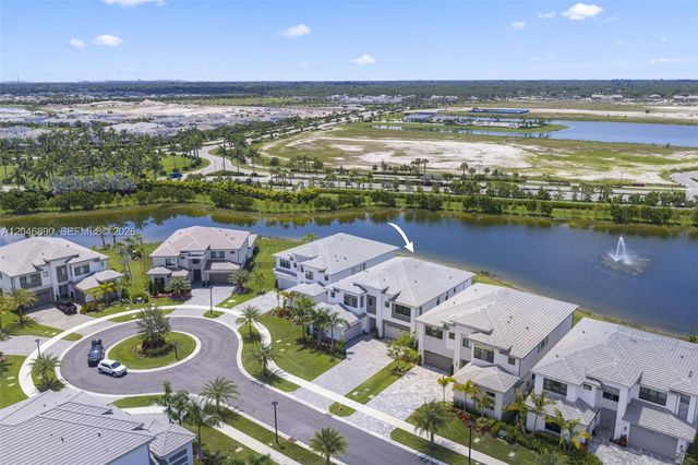 12866 Crane Xing, Palm Beach Gardens, FL 33412