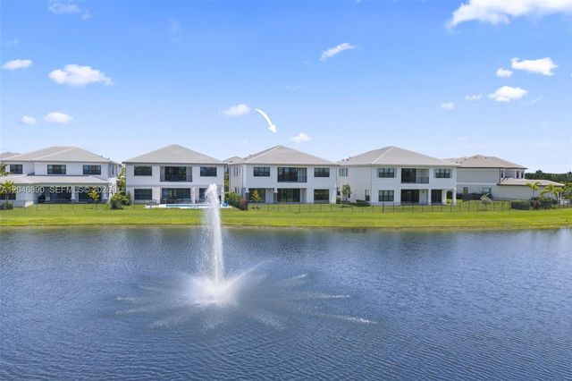 12866 Crane Xing, Palm Beach Gardens, FL 33412