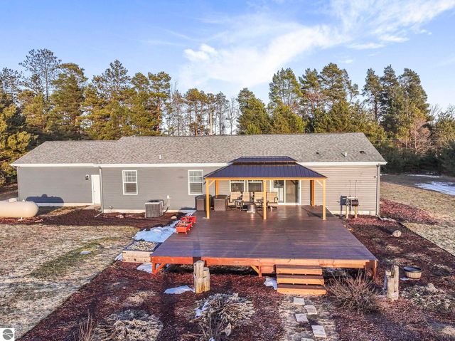 2082 S Mackinaw Trail, Cadillac, MI 49601