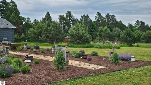 2082 S Mackinaw Trail, Cadillac, MI 49601