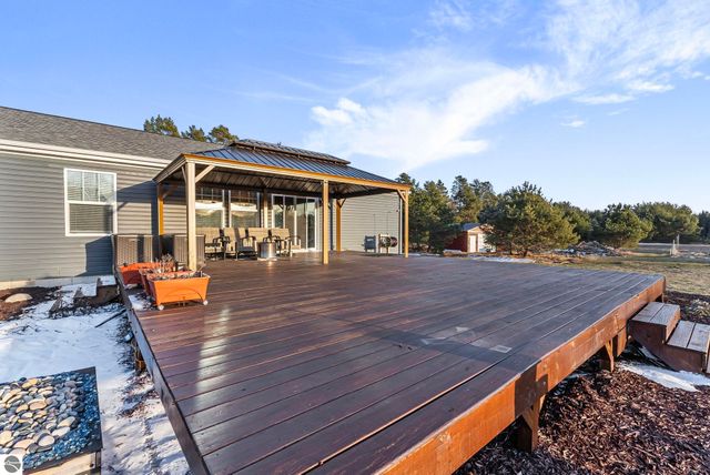 2082 S Mackinaw Trail, Cadillac, MI 49601