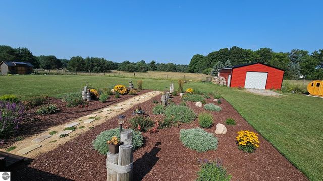 2082 S Mackinaw Trail, Cadillac, MI 49601