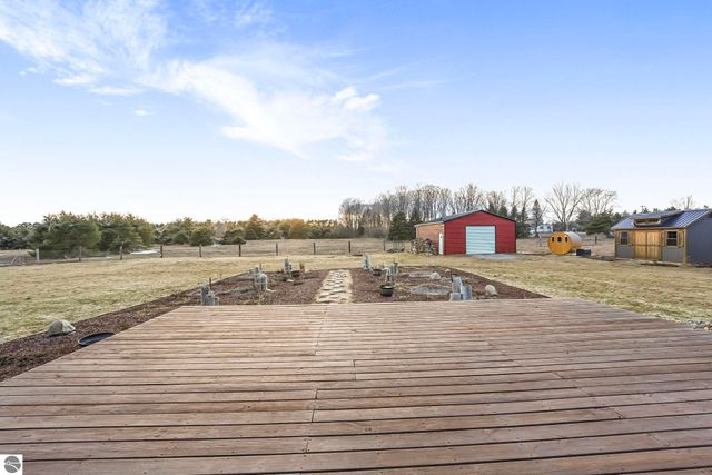 2082 S Mackinaw Trail, Cadillac, MI 49601