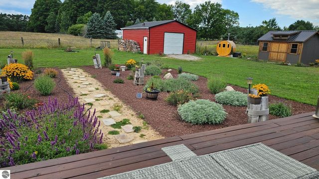 2082 S Mackinaw Trail, Cadillac, MI 49601