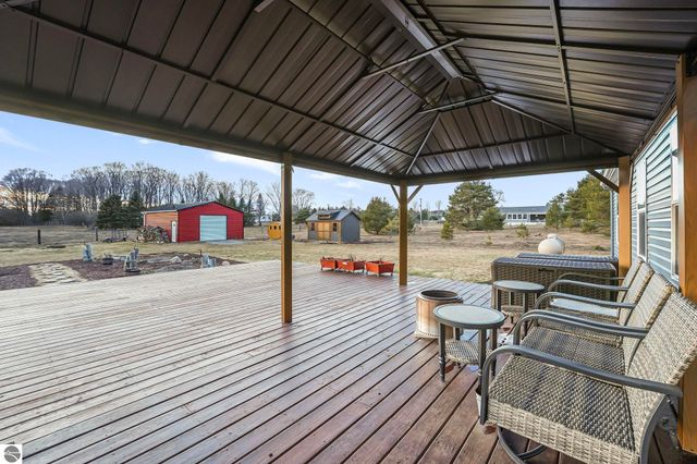 2082 S Mackinaw Trail, Cadillac, MI 49601