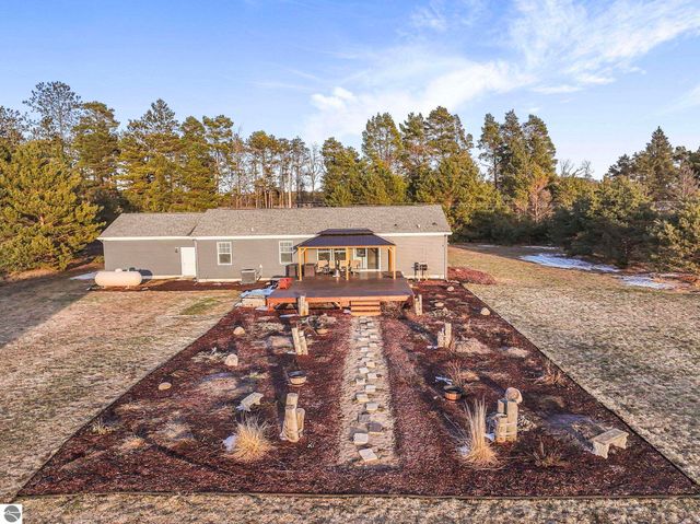 2082 S Mackinaw Trail, Cadillac, MI 49601