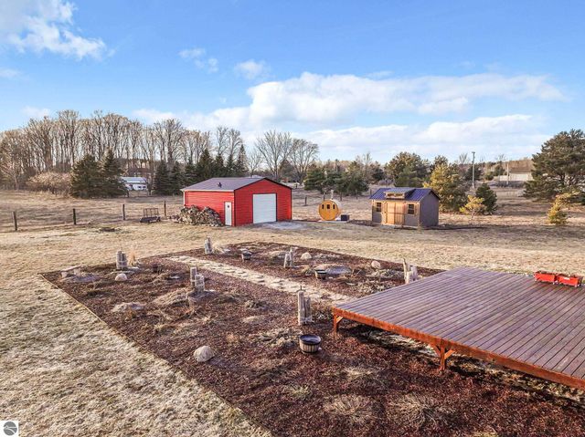 2082 S Mackinaw Trail, Cadillac, MI 49601