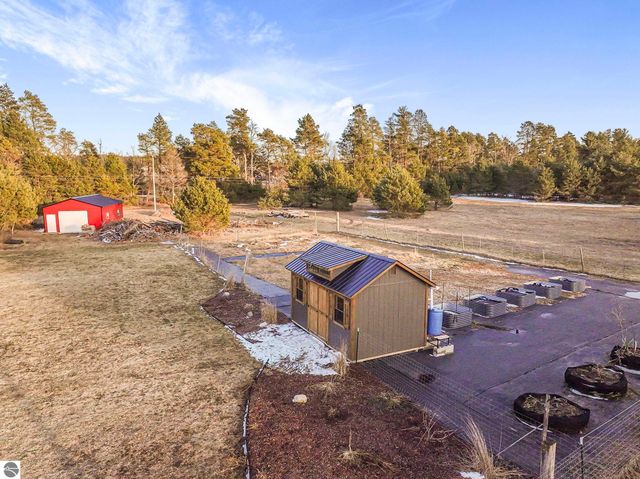 2082 S Mackinaw Trail, Cadillac, MI 49601