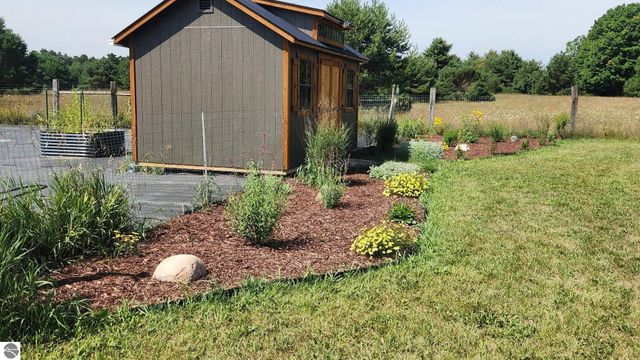 2082 S Mackinaw Trail, Cadillac, MI 49601