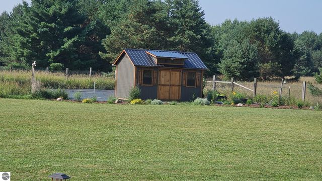 2082 S Mackinaw Trail, Cadillac, MI 49601