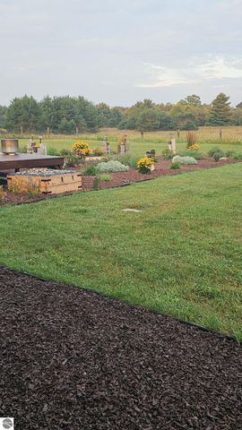 2082 S Mackinaw Trail, Cadillac, MI 49601