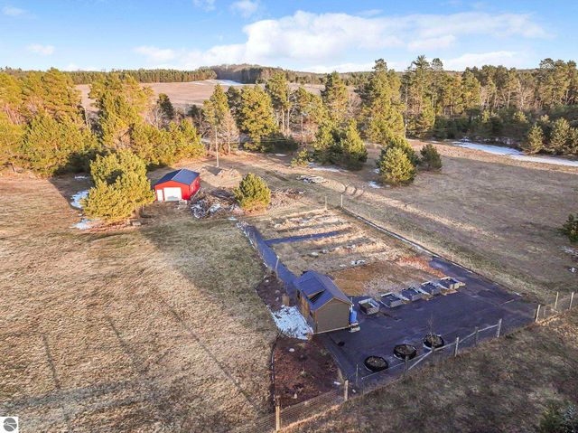 2082 S Mackinaw Trail, Cadillac, MI 49601