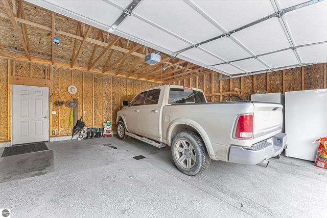 2082 S Mackinaw Trail, Cadillac, MI 49601