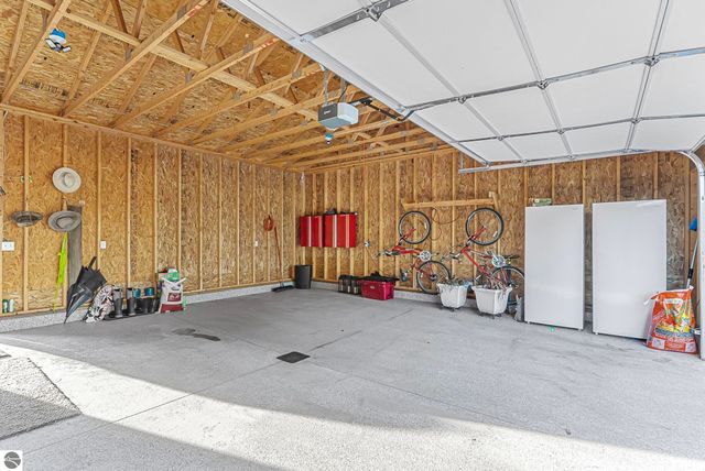 2082 S Mackinaw Trail, Cadillac, MI 49601