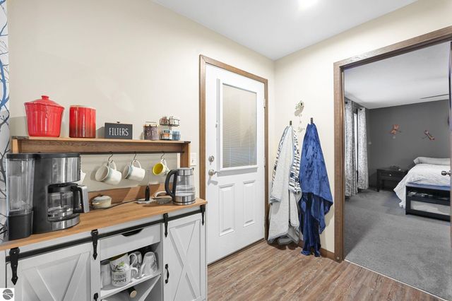 2082 S Mackinaw Trail, Cadillac, MI 49601