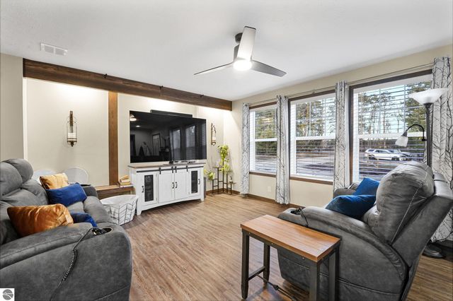 2082 S Mackinaw Trail, Cadillac, MI 49601