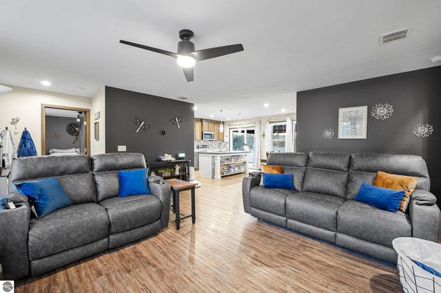 2082 S Mackinaw Trail, Cadillac, MI 49601