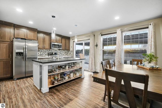 2082 S Mackinaw Trail, Cadillac, MI 49601