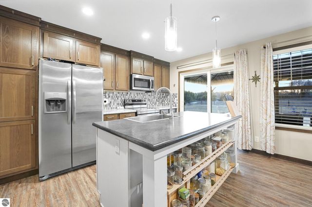 2082 S Mackinaw Trail, Cadillac, MI 49601