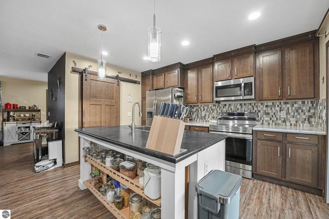 2082 S Mackinaw Trail, Cadillac, MI 49601