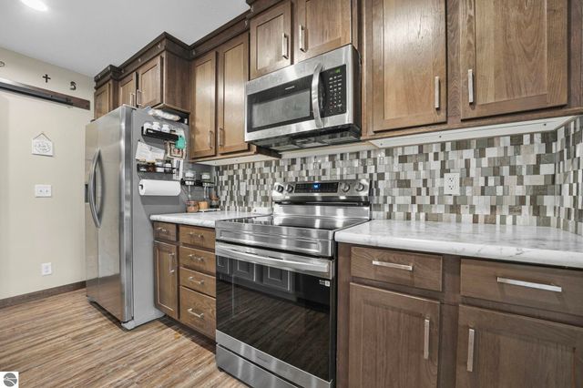 2082 S Mackinaw Trail, Cadillac, MI 49601