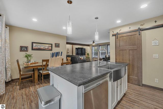 2082 S Mackinaw Trail, Cadillac, MI 49601