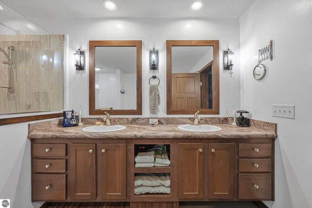 2082 S Mackinaw Trail, Cadillac, MI 49601