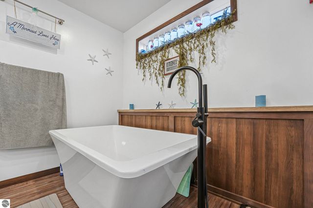 2082 S Mackinaw Trail, Cadillac, MI 49601