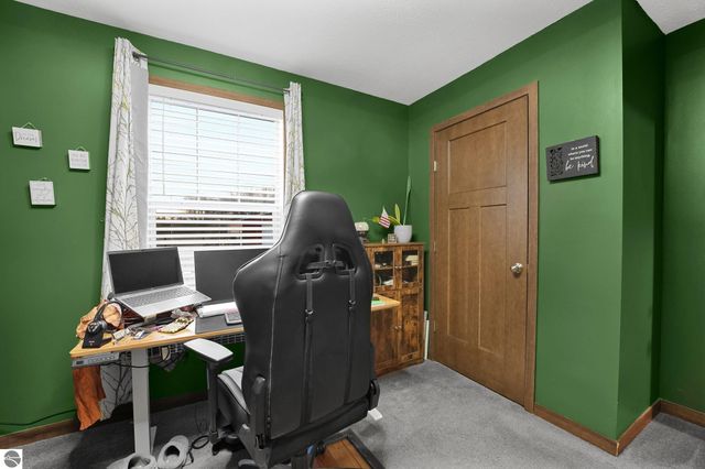 2082 S Mackinaw Trail, Cadillac, MI 49601